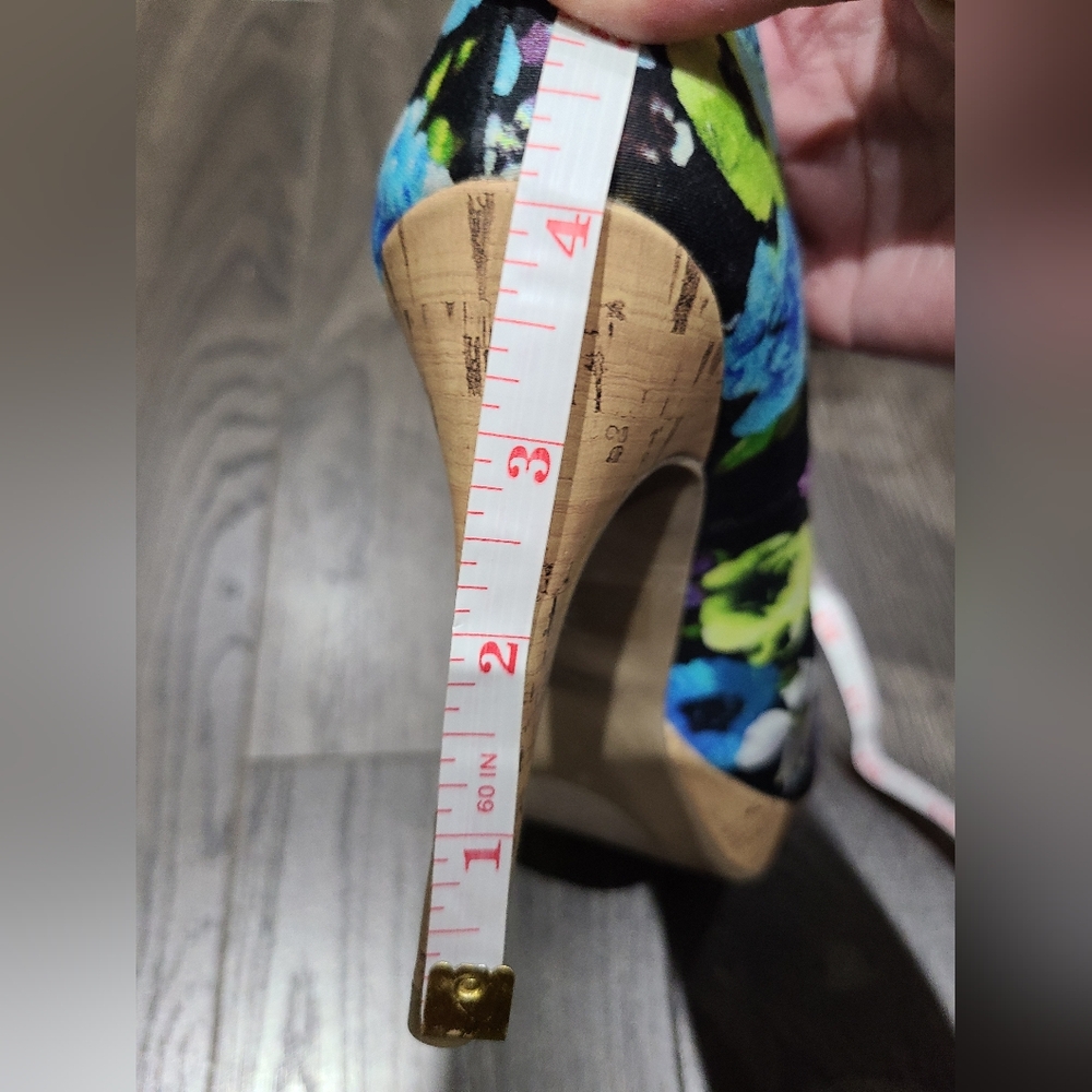 Peep Toe Pumps Size 6 - Picture 5 of 5